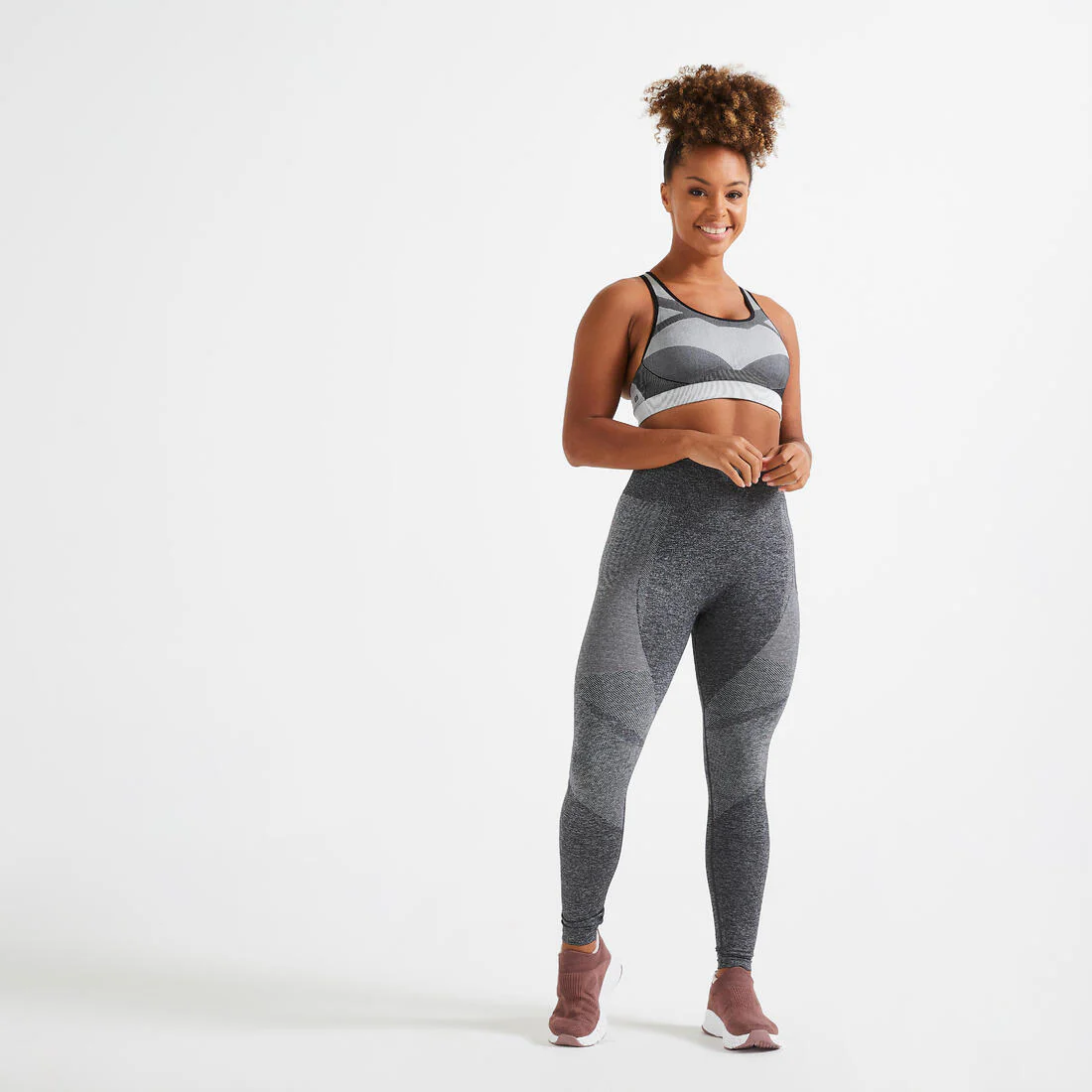 Brassière Fitness Seamless maintien modéré 560 Grise – Image 2